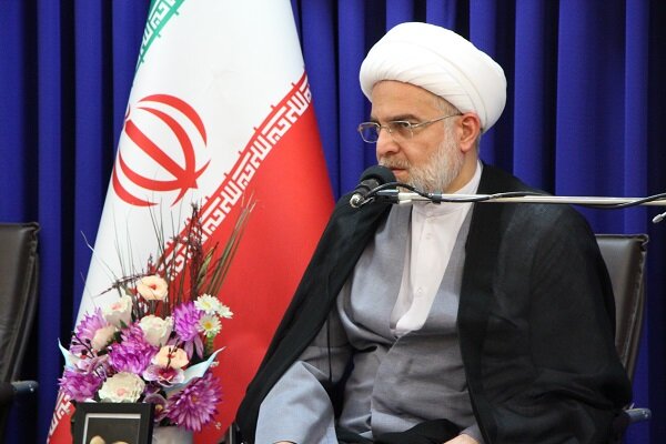 پرداخت زکات به کاهش فقر در جامعه کمک می کند