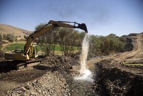 انتقال خط لوله آب از سد آزاد به تصفیه خانه سنندج