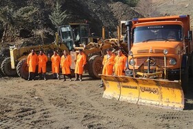 استقرار ۴۲ دستگاه ماشین آلات برف روب در نقاط مختلف سنندج