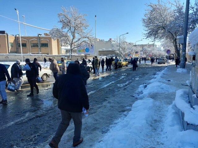 شهرداری شیرینی بارش برف را به کام شهروندان تلخ کرد/کمبود تاکسی در سنندج بحران جدید بارش برف