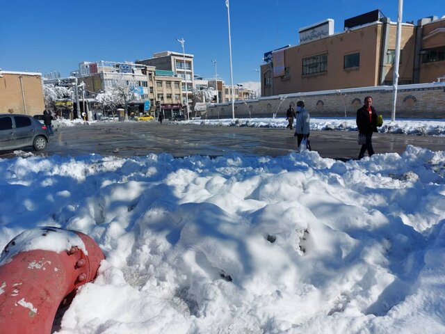 شهرداری شیرینی بارش برف را به کام شهروندان تلخ کرد/کمبود تاکسی در سنندج بحران جدید بارش برف