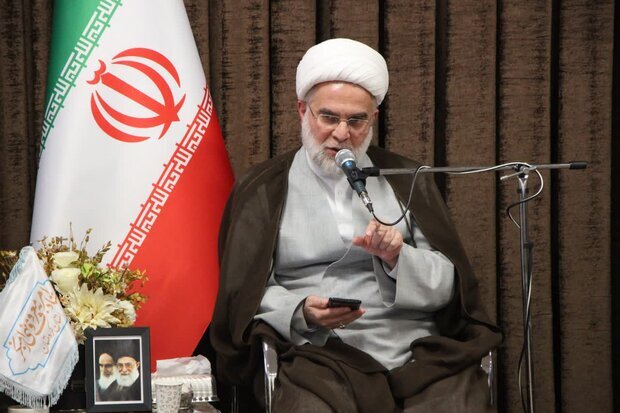 علاقە و استقلال بە کشور در دانشجویان تقویت شود