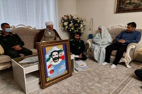 نماینده ولی‌فقیه در کردستان با خانواده شهدای روحانی دیدار کرد