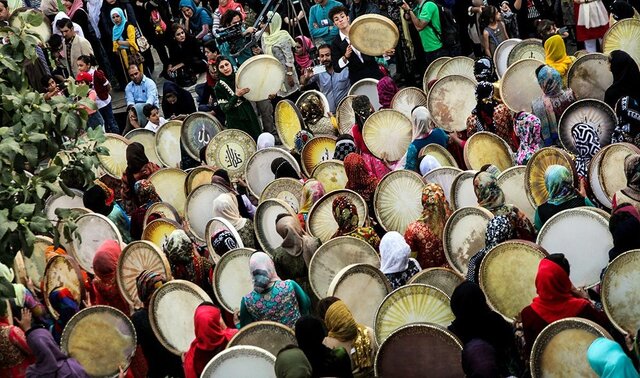 جشن بزرگ رمضان در روستای جهانی پالنگان/ هنرنمایی گروه هزار دف در میراث جهانی هورامان