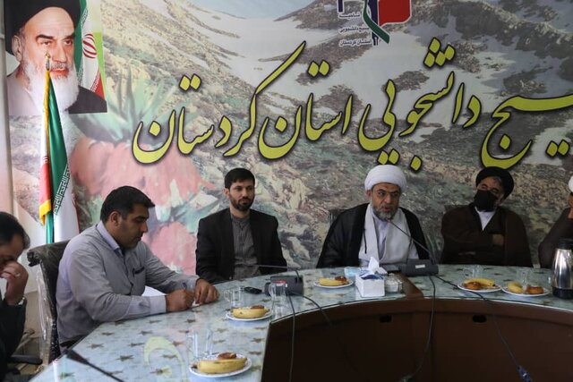  غرب‌زدگان ضربه‌های زیادی به انقلاب زدند 