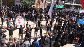 این طبل سوگ دمادم چه می زند/باران تیر مشک ساقی را نشانه می رود