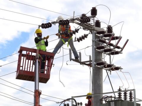 پایداری خطوط برق‌رسانی با بهسازی ۵۹ هزار متر از شبکه برق شهرستان میامی
