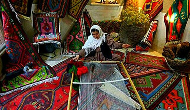 قدمهای «بیمه» هنرمندان صنایع دستی درجاست؟