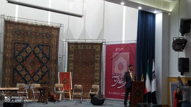 فرش ایرانی نیازمند بازاریابی و خلق ارزش افزودە است