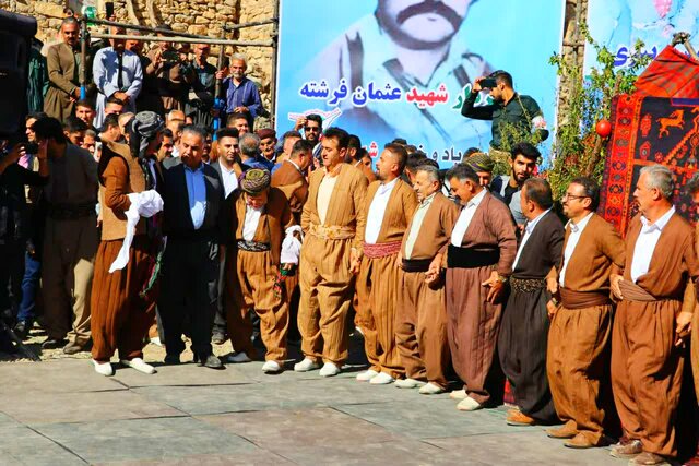 جشنی بە شکرانە برداشت انار در روستای دلەمرز