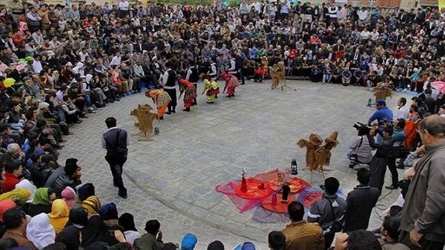  آیین‌ها زمانی بە شکل نمایش درمی‌آیند کە از منظر نمایش عبور کنند