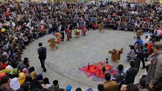 آیینها زمانی بە شکل نمایش درمیآیند کە از منظر نمایش عبور کنند  آیینها زمانی بە شکل نمایش درمیآیند کە از منظر نمایش عبور کنند