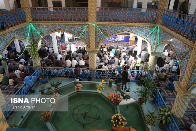 همنوایی دف با نوای میلاد در بیستمین یادوارە «سیدبهاالدین شمس قریشی» در سنندج همنوایی دف با نوای میلاد در بیستمین یادوارە «سیدبهاالدین شمس قریشی» در سنندج