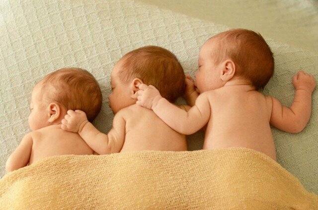 عکس آرشیوی است مادر دیواندرهای سه قلو به دنیا آورد