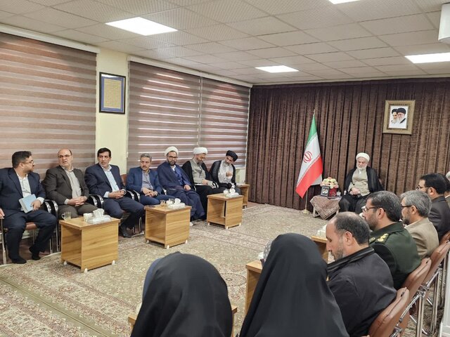 لزوم بهره‌گیری از دهه کرامت برای ترویج عقلانیت و خدمتگزاری