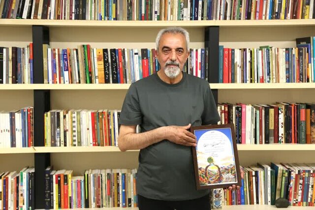 فردین صادق ایوبی «چهره هنر» سال استان کردستان شد فردین صادق ایوبی «چهره هنر» سال استان کردستان شد