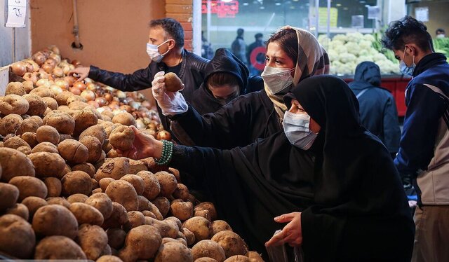 بازار ملتهب سیب‌زمینی در کردستان/ از وعده ۲۵ هزار تومانی تا قیمت ۵۰ هزار تومانی سیب‌زمینی در بازار