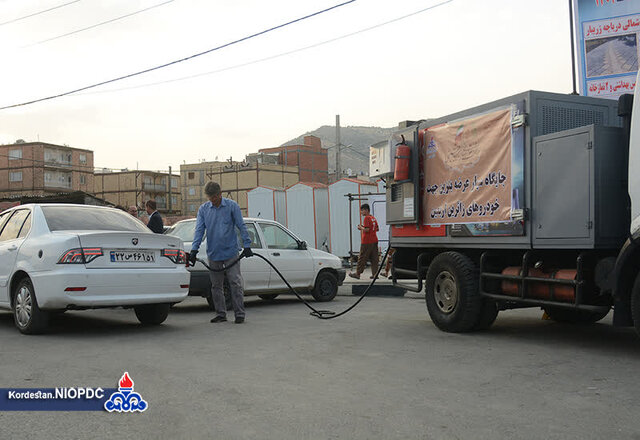 استقرار دو دستگاه خودروی سیار عرضه بنزین در پایانه مرزی باشماق مریوان