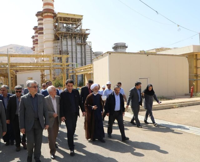 بازدید معاون رئیس‌جمهوری و استاندار کردستان از طرح‌های هفته دولت/افتتاح و کلنگ‌زنی طرح‌های ملی و استانی در کردستان با حضور معاون رئیس‌جمهوری