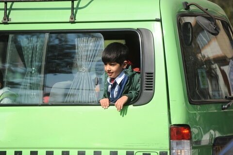 از پیادهروی دانشآموزان دهه شصت تا سرویس مدارس امروزی/ چالشهای والدین برای ایاب و ذهاب دانشآموزان