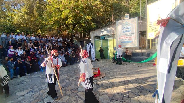 از «رستاخیز» تا «شهر قصهها»؛ روایتهایی کە در دومین روز از تئاتر خیابانی مریوان برروی صحنە رفت