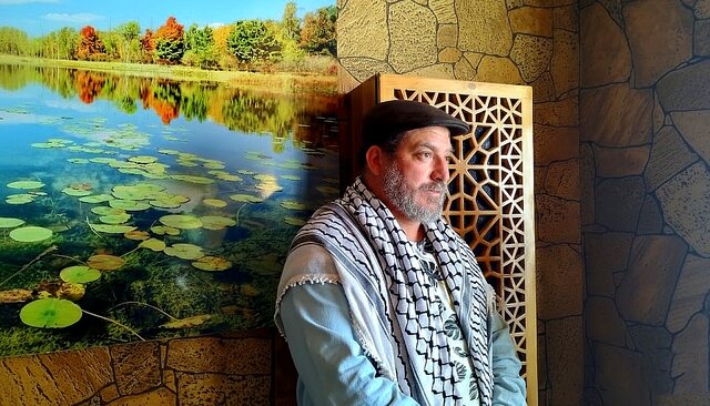 تئاتر خیابانی باید از طریق تصویر و حرکت با مخاطب ارتباط برقرار کند