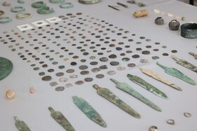 کشف ۴۰۰ قلم عتیقه از دوره‌های اشکانی، ساسانی و اسلامی از قاچاقچیان در سنندج