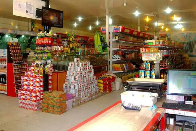 فرماندار: تدبیر برای تأمین کالاهای اساسی، اولویت اصلی کارگروه اقتصادی سقز است