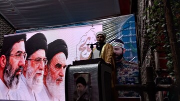 روحانی اهل سنت کردستان: ملت ایران اجازه نخواهد داد پرچم عزت و استقلال بر زمین بماند