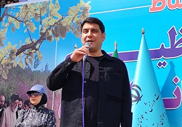 استاندار: سفر رهبر شهید نگاه امنیتی به کردستان را به نگاه فرهنگی تبدیل کرد