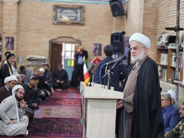 نماینده ولی‌فقیه در کردستان: مسئولان نظام باید آماده جانفشانی در راه مردم و انقلاب باشند