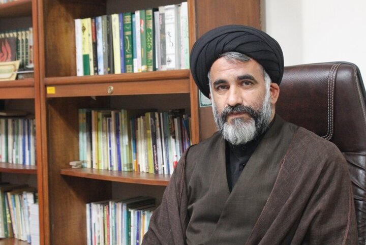 ابعاد فکری و اجتماعی آیت‌الله خامنه‌ای باید در مراکز علمی و دانشگاهی تبیین شود