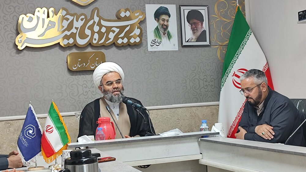 مدیر حوزه علمیه خواهران کردستان: بانوی کرد می‌تواند الگویی ف