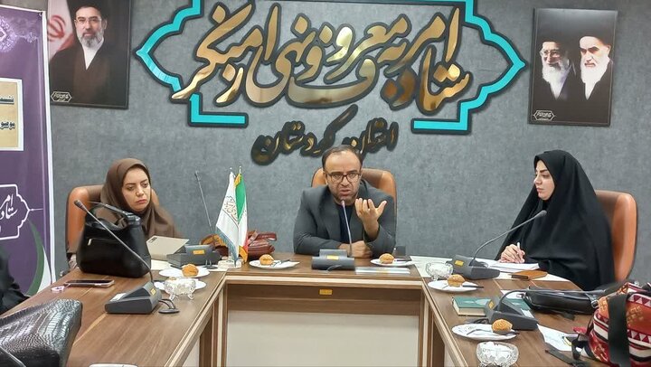 هر عاملی که موجب احساس بی‌وطنی در جامعه شود، منکر است
