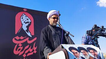 حضور در تشییع رهبر شهید، تجدید میثاق با ولایت است