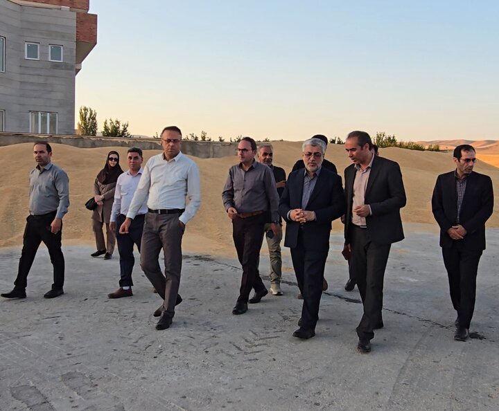 بازدید معاون استاندار کردستان از مرکز خرید گندم شهر یاسوکند