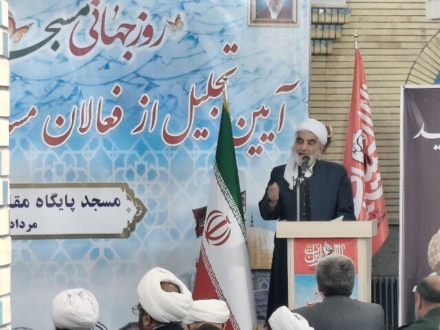 امام جمعه سنندج: مسجد می‌تواند به پایگاه حل مشکلات اجتماعی مردم تبدیل شود