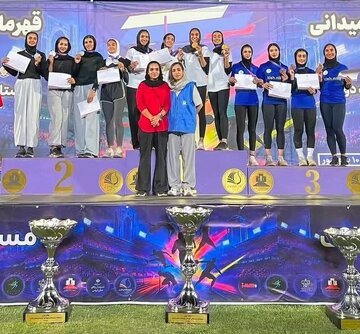 بانوی دونده کردستانی قهرمان ۴۰۰ متر با مانع کشور شد