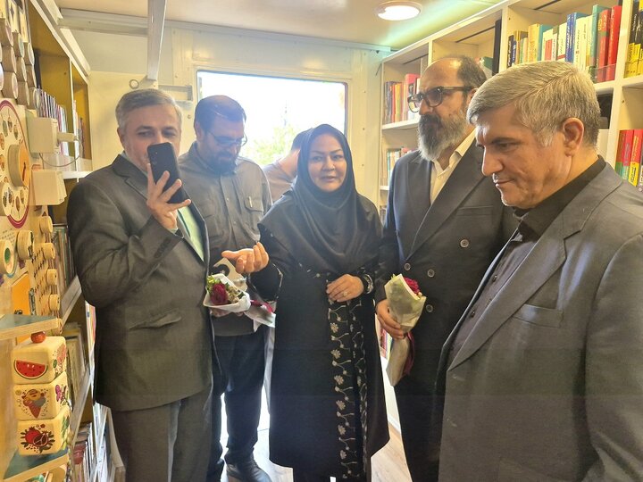 معاون استاندار کردستان: نخستین کتابخانه سیار استان گامی در مسیر عدالت فرهنگی است