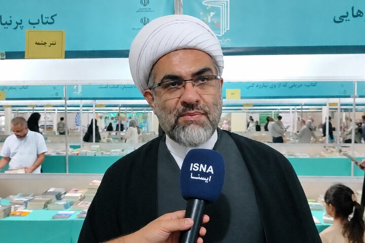 فرهنگ کتابخوانی می‌تواند بصیرت و آگاهی جامعه را افزایش دهد