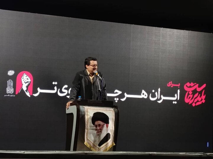 تحلیلگر مسائل سیاسی: مردم خادم و خائن را تشخیص می‌دهند