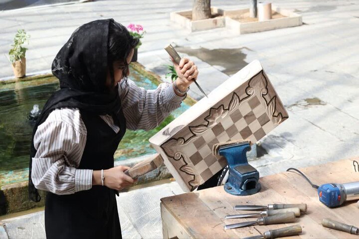 صنایع‌دستی کردستان در جذب گردشگر و ماندگاری مسافران نقش دارد