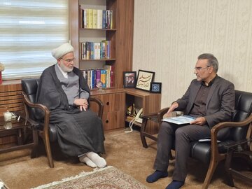 نماینده ولی فقیه در کردستان: بهبود معیشت کارکنان با جدیت بیشتری از سوی مسئولان پیگیری شود