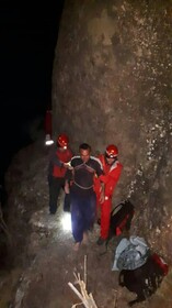 تیم واکنش سریع فرد گرفتار در صخره‌ها را نجات داد