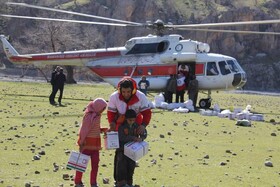 امداد رسانی هوایی به ۱۰۰ خانوار روستایی بخش پاپی