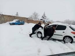 امدادرسانی به ۸۰ نفر گرفتار شده در برف و کولاک الیگودرز