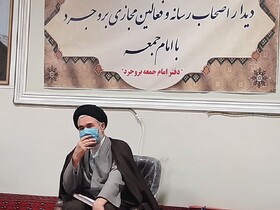 خبرنگاران نباید نسبت به مشکلات بی‌اعتنا باشند