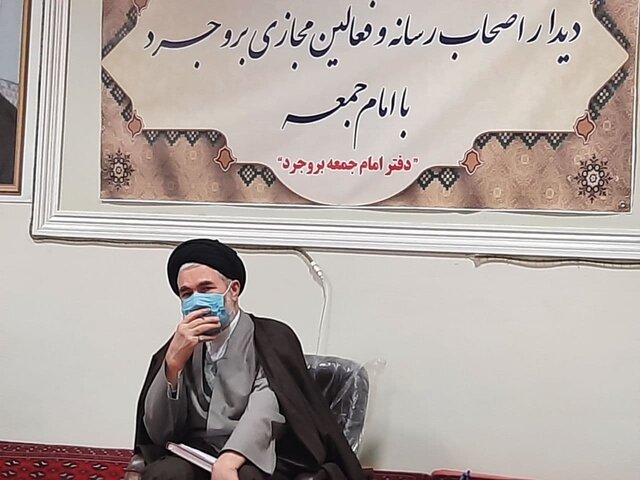 خبرنگاران نباید نسبت به مشکلات بی‌اعتنا باشند