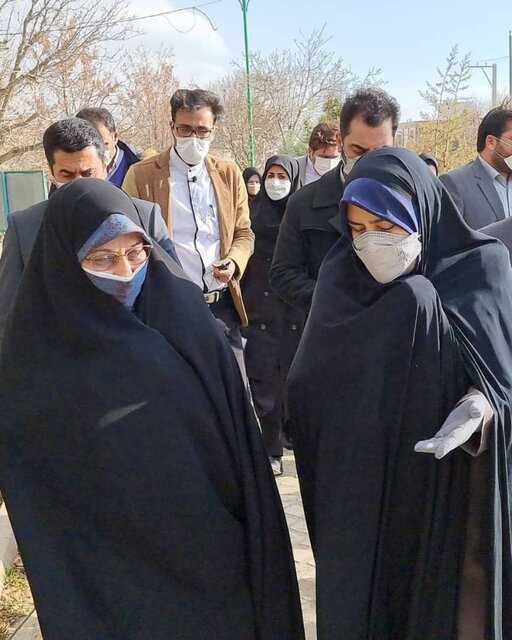 بانوان بروجردی دارای توانمندی بسیاری در حوزه آثار هنری بسیار فاخر و زیبا هستند بانوان بروجردی دارای توانمندی بسیاری در حوزه آثار هنری بسیار فاخر و زیبا هستند