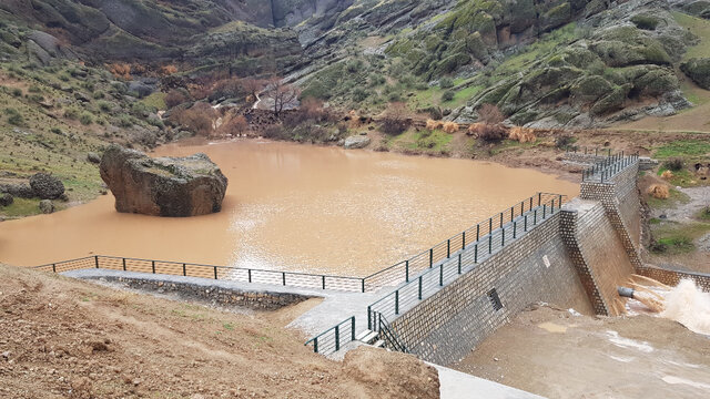 انجام عملیات آبخیزداری در ۱۳ هزار هکتار و اعتبار ۳۳ میلیارد تومان در لرستان